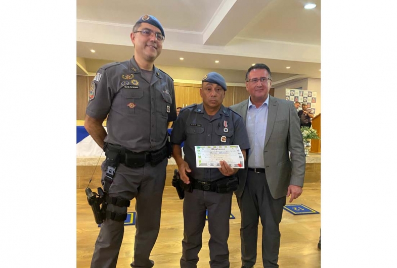Policiais foram homenageados