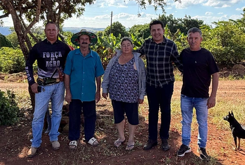 Prefeito Cristiano Amorim esteve verificando os trabalhos na zona rural