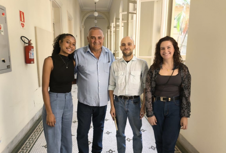 Prefeito João da Tapera e assessores de Relações institucionais da Secretaria de Educação.