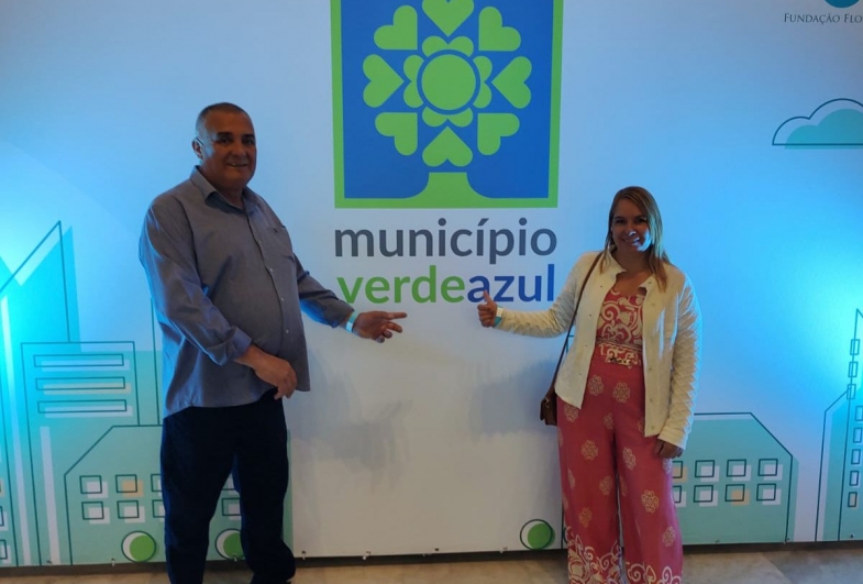 Prefeito João e primeira-dama Wilma  durante evento do Município Verde Azul