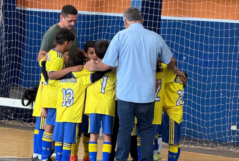 Prefeito João junto com os atletas na reunião pré jogo