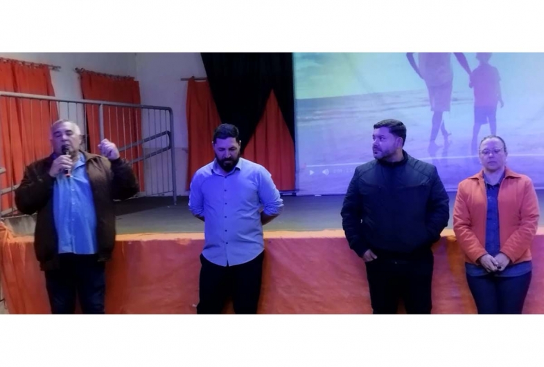 Prefeito João, vice Gango, vereador Rodrigo Bongo e  coordenadora de educação Keli