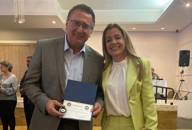 Prefeito Roberto com  a vice-prefeita Kika