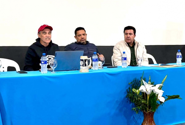 Professores Nei, Gustavo e Cristiano Amorim  no lançamento oficial da competição