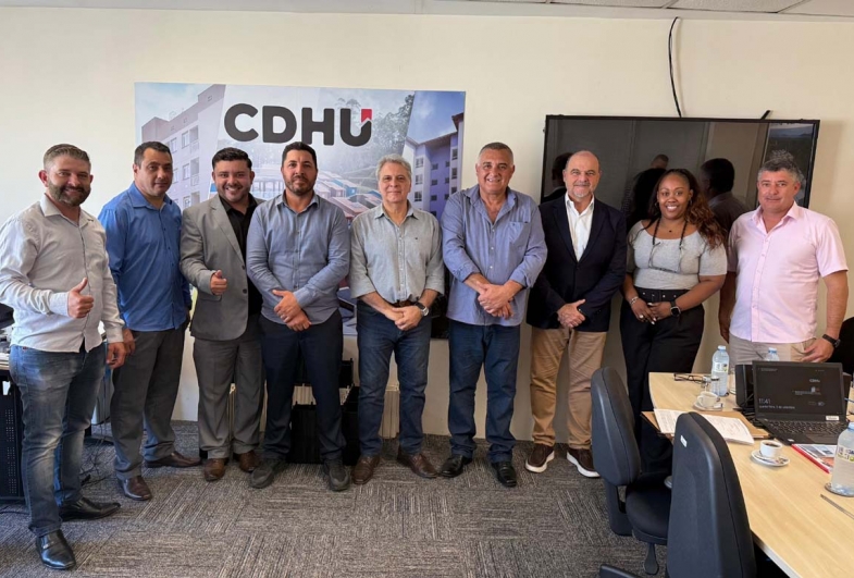 Prefeito e vereadores de Sarutaiá participam de reunião na CDHU