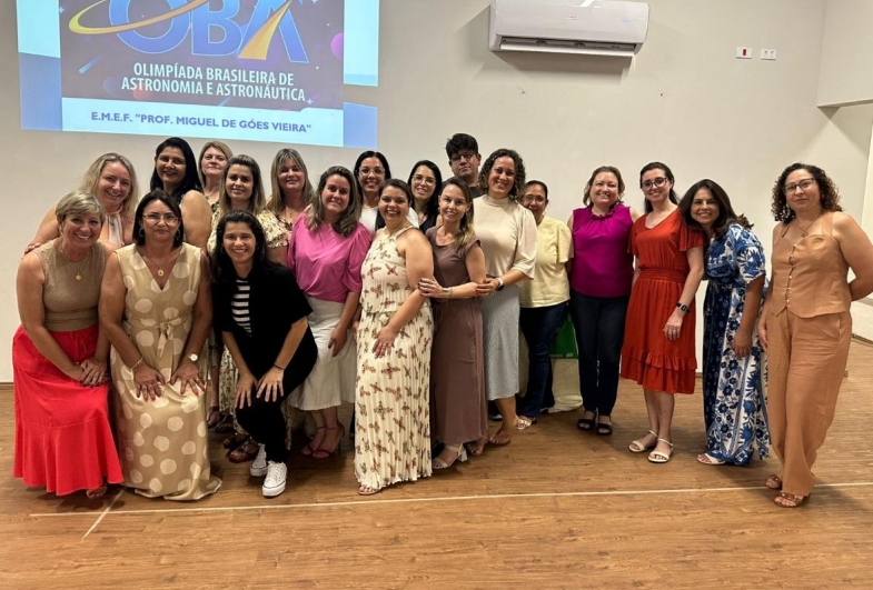 Secretária da Educação Renata Amaro, vice-prefeita  Célia e professoras da Escola Miguel de Góes