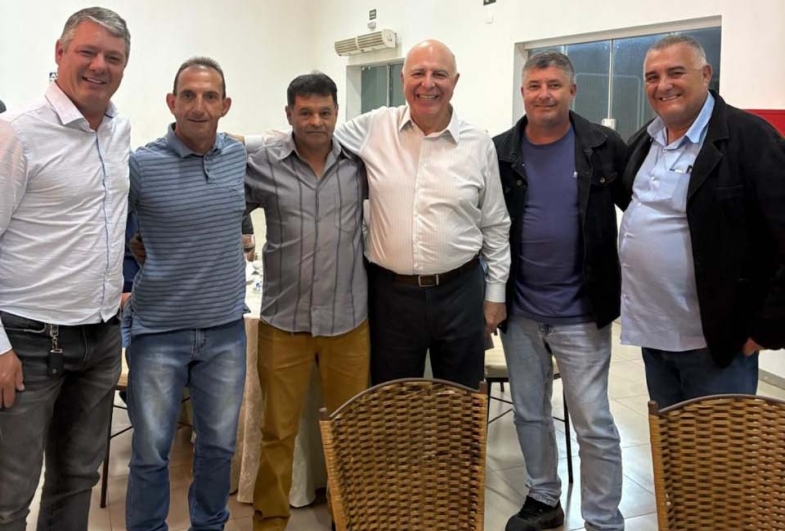 Silvinho Polo, Bodinho (Sarutaiá), Rubinho Lopes (Timburi), Rodrigo Fuloni (Sarutaiá), e prefeito João