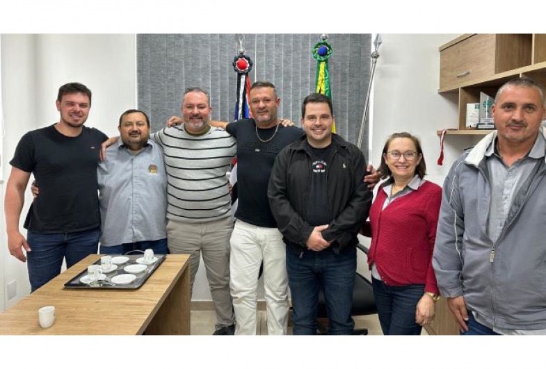 Prefeito Diego do Nino e vereadores de Coronel Macedo se reúnem para fortalecer parceria entre os poderes