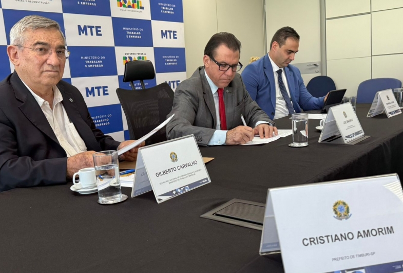 Timburienses participam de reunião no Ministério do Trabalho