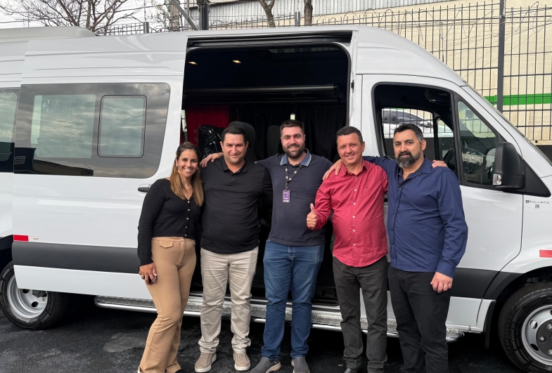 Itaporanga recebe van 0km para fortalecer a saúde