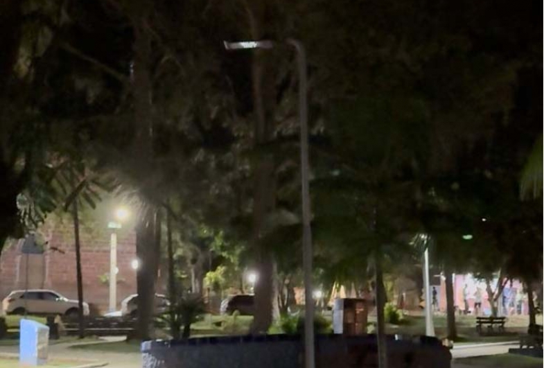 Várias luminárias queimadas