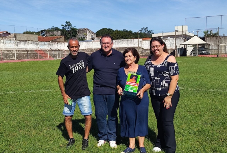 Vereador Jairinho, prefeito Roberto Araujo, a mãe Dona Marlene e vereadora Ana Paula