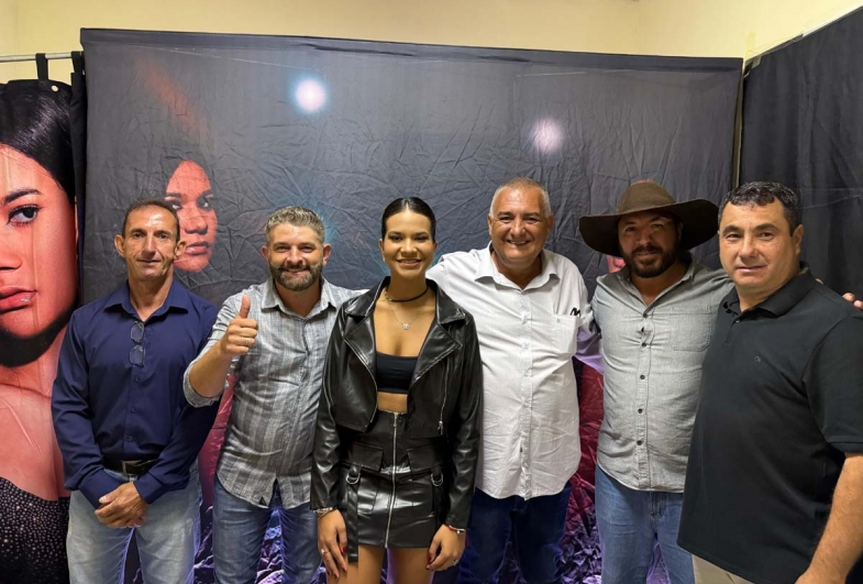 Vereadores Bodinho, Diego e Paulinho,  com João e Gango, junto da DJ ANABZZI