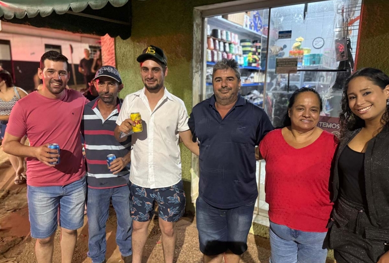 Vereadores Leandro e Flávio com familiares  e amigos prestigiando o evento