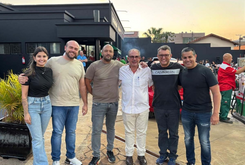 Évellin, Marcelo Romano e o prefeito de Fartura Marcão do Haras com os sócios Rafael Landucci, Wellington Garcia e Wellington Almeida