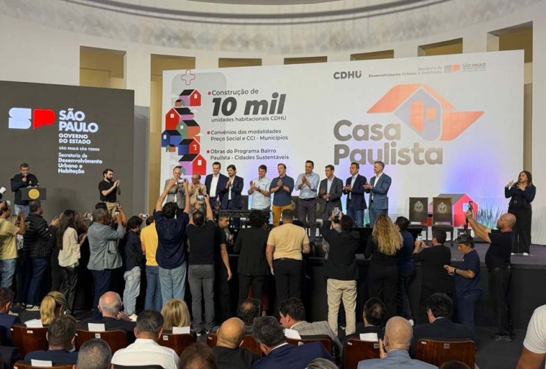 Autoridades durante o encontro em São Paulo