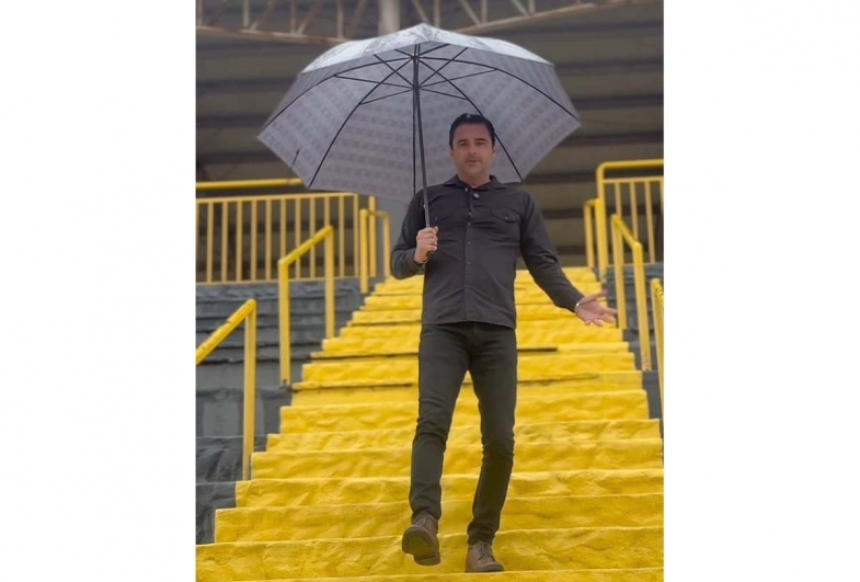 Prefeito fez vídeo bem-humorado onde dispensa o uso de guarda-chuvas na festa de Itaí