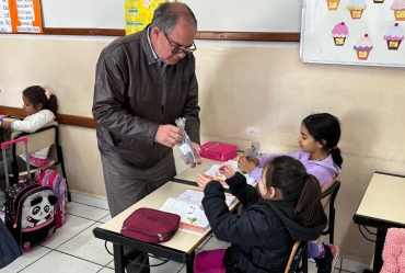 Fartura inicia entrega de kits de saúde bucal para alunos da rede municipal