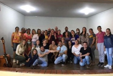 E.E. Monsenhor José Trombi recebe visita da dupla Hugo e Tiago