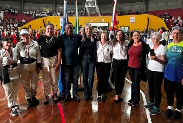 Primeira-dama Érika Araujo prestigia abertura dos jogos e celebra força dos idosos de Avaré no JOMI