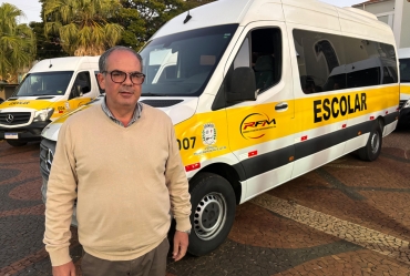 Prefeito Marcão do Haras realiza vistoria em novas vans do transporte escolar de Fartura