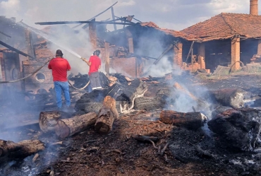 Defesa Civil atua em incêndio em olaria na zona rural de Taquarituba