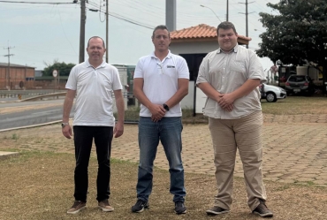 Equipe da Secretaria de Indústria e Comércio visita empresa Carrocerias Rotelli em Avaré