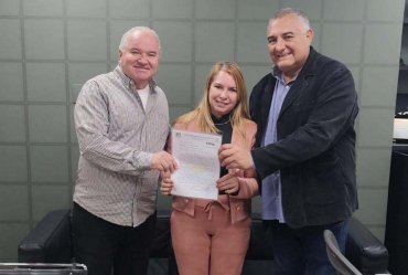 Prefeito e primeira-dama de Sarutaiá se encontram com representante do deputado Itamar Borges
