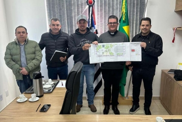 Prefeito de Coronel Macedo, Diego do Nino, assina mais de R$ 2 milhões em convênios