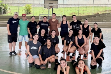 Evento de vôlei feminino reúne gerações e emociona público em Timburi