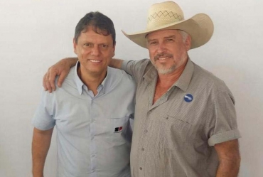 Prefeito Roberval de Oliveira pede agilidade ao governador Tarcísio de Freitas para entrega de casas da CDHU em Tejupá