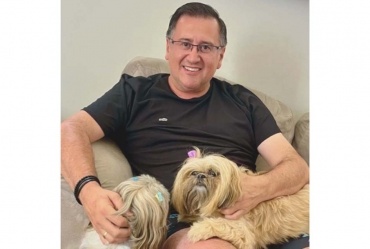 Adeus com dignidade: prefeito sanciona lei que autoriza sepultamento de pets em jazigos familiares