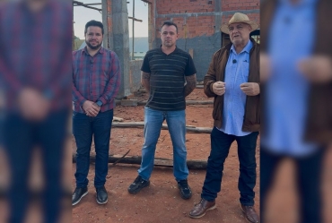 Prefeito acompanha obras do futuro centro de eventos multiuso