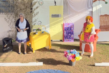 Dona Benta e Emília contam histórias em projeto social para crianças em Avaré