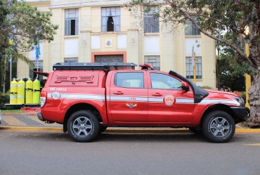 Corpo de Bombeiros de Avaré ganha viatura especializada em resgate aquático