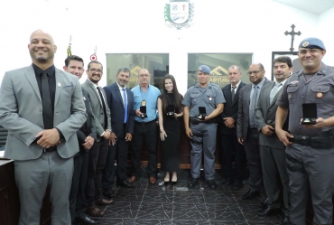 Policiais de Fartura são homenageados com a  Medalha de Reconhecimento Comunitário de Segurança