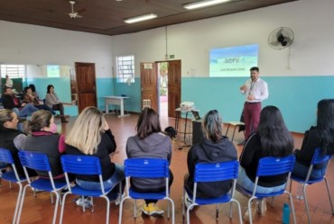 Colaboradores do Espaço Amigo participam de capacitação