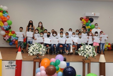 Fartura anuncia temporada de formaturas na rede municipal