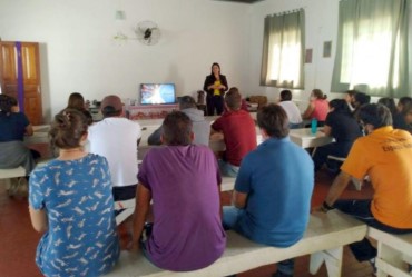 Colaboradores do Espaço Amigo de Fartura recebem mentorias gratuitas da Coach Mayara Strazza