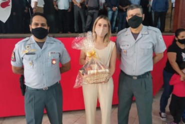Farturense é homenageada por prestar primeiros socorros a policiais após explosão