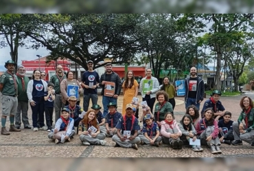 Combem e escoteiros levam campanha de bem-estar animal ao comércio de Fartura