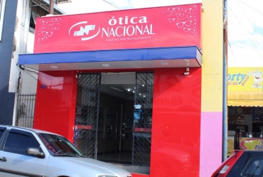 Ótica Nacional celebra 30 anos de atividades em Fartura com nova fachada e muitas novidades