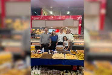 Supermercado São Francisco celebra Dia dos Pais com café da manhã e sorteio de prêmios em Fartura