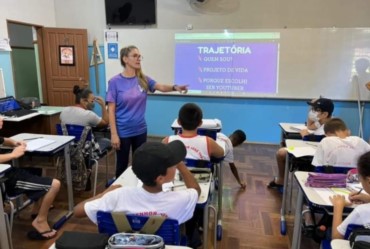 Youtuber farturense se destaca por palestras em escolas da região