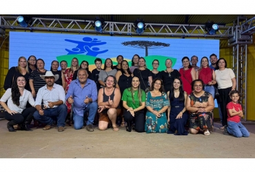 Sarau na praça encanta o público com apresentações em Sarutaiá 