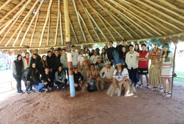 Alunos do Colégio Cefar visitam aldeia indígena em Itaporanga