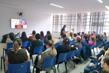 Capacitação reúne professores para reflexão sobre desenvolvimento infantil e saúde mental