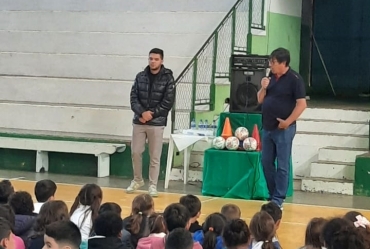 Goleiro de futsal Pedrinho ministra palestra em Fartura
