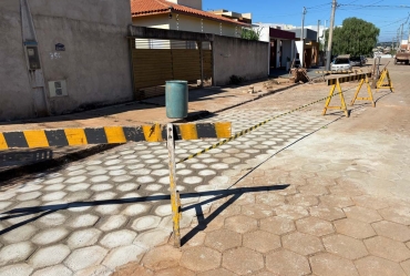 Prefeitura de Fartura realiza manutenção em lajotamento na Rua dos Manacás
