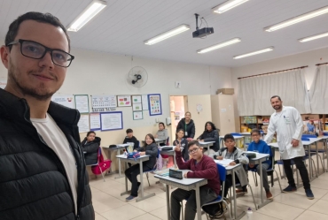 Palestras nas escolas incentivam vacinação contra a dengue